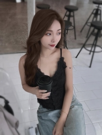 又成熟了一個度 🍒  19歲做茶姐 現在28歲了😅